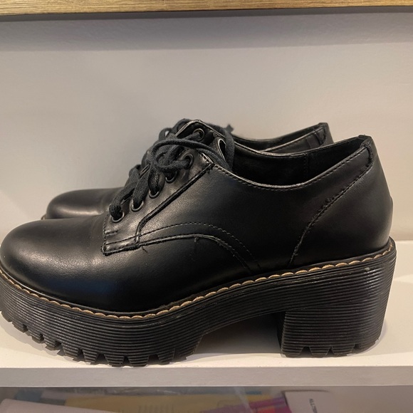 Black Women's Platform Lace-Up Shoes - Picture 1 of 4